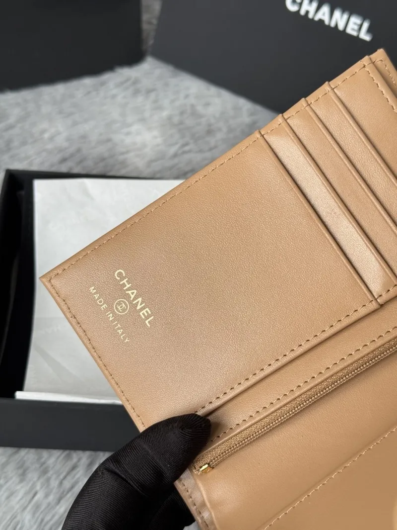 Alternative view of Chanel Wallets-389