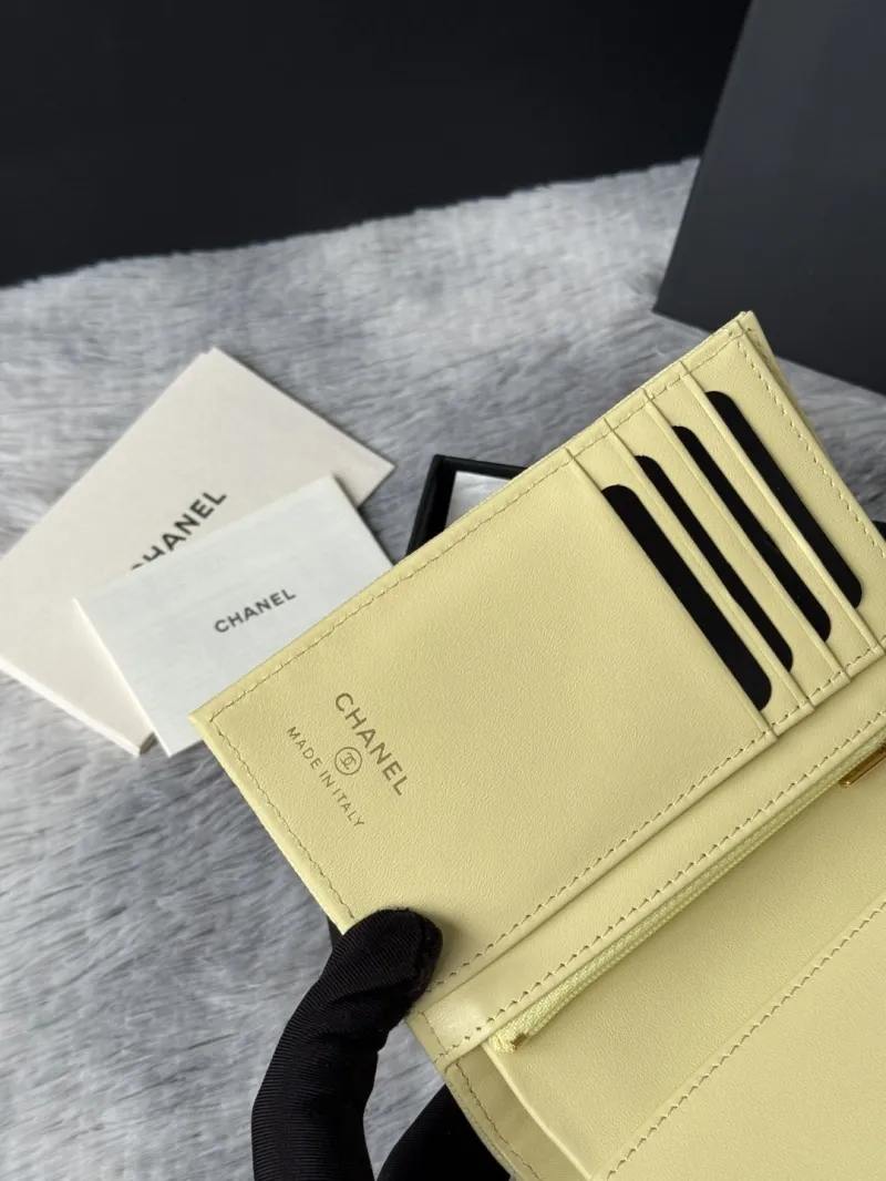 Alternative view of Chanel Wallets-391
