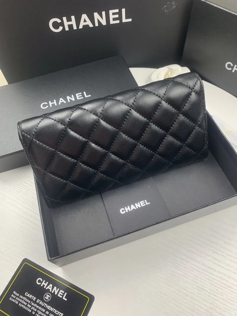 Alternative view of Chanel Wallets-411