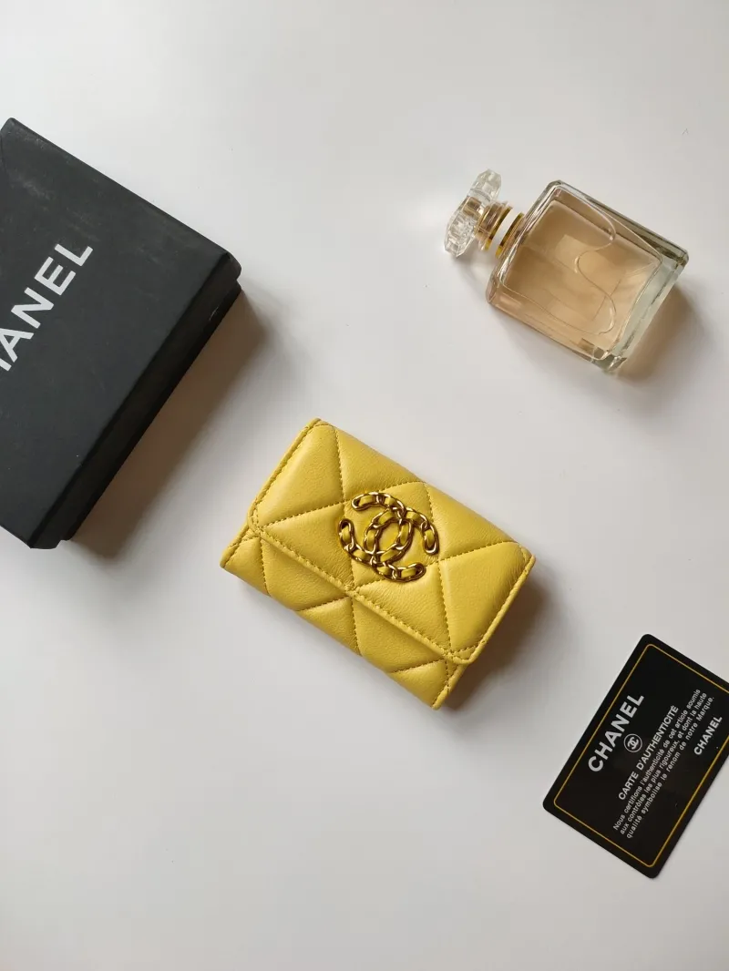 Alternative view of Chanel Wallets-425