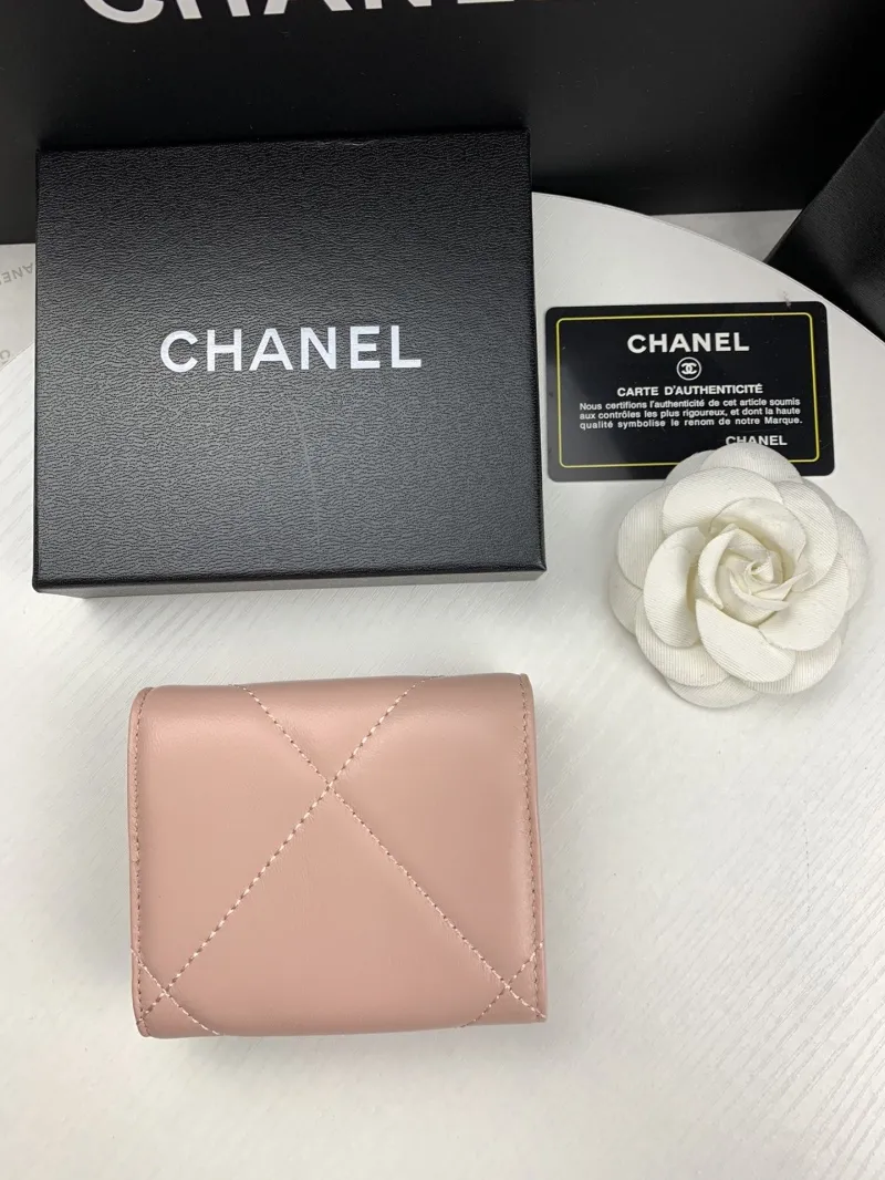 Alternative view of Chanel Wallets-438