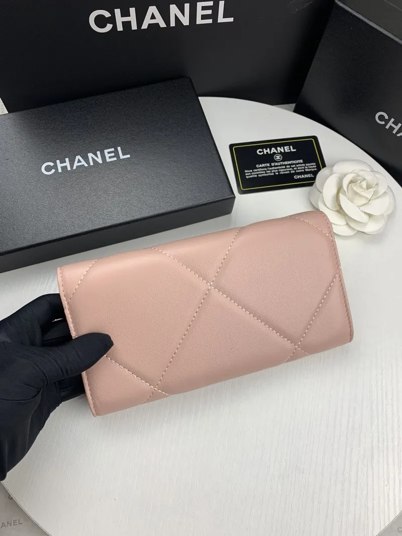 Alternative view of Chanel Wallets-440