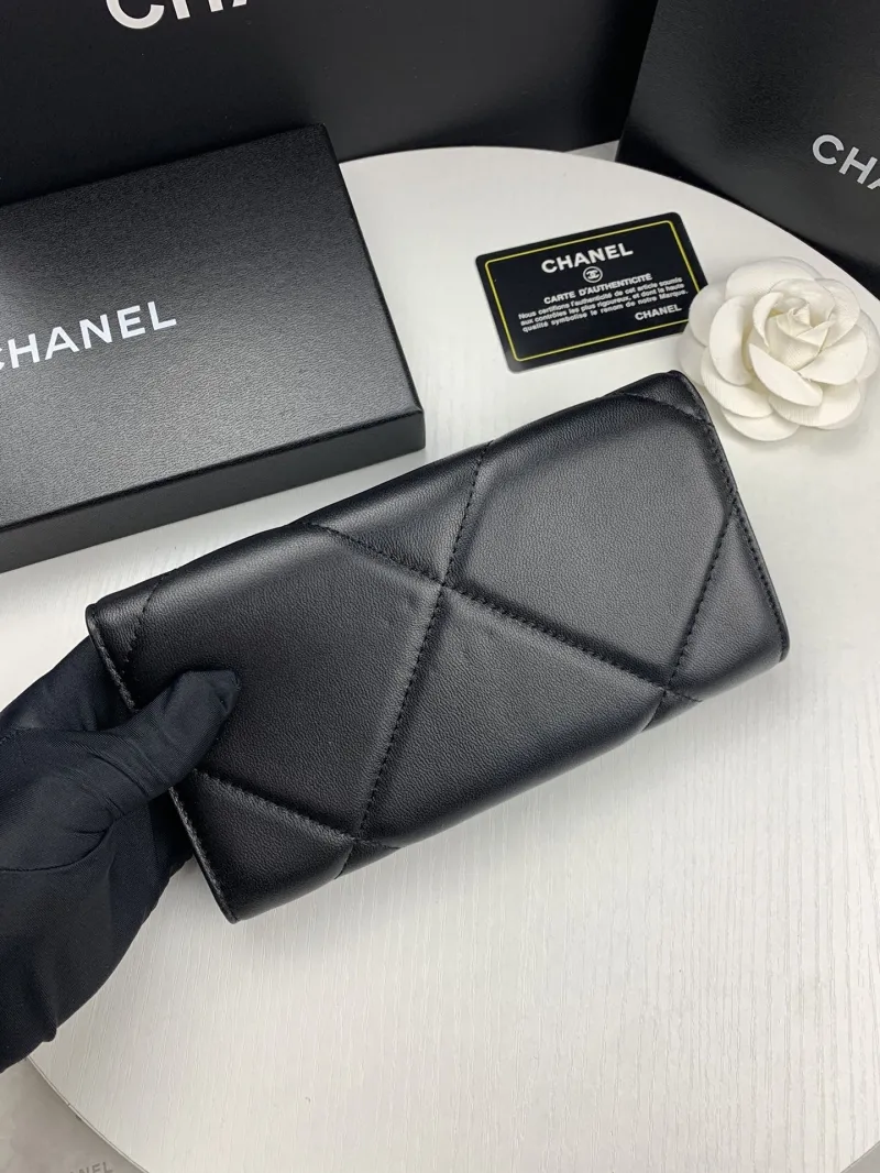 Alternative view of Chanel Wallets-441