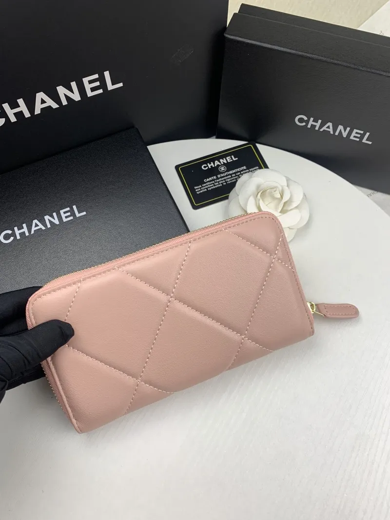 Alternative view of Chanel Wallets-442