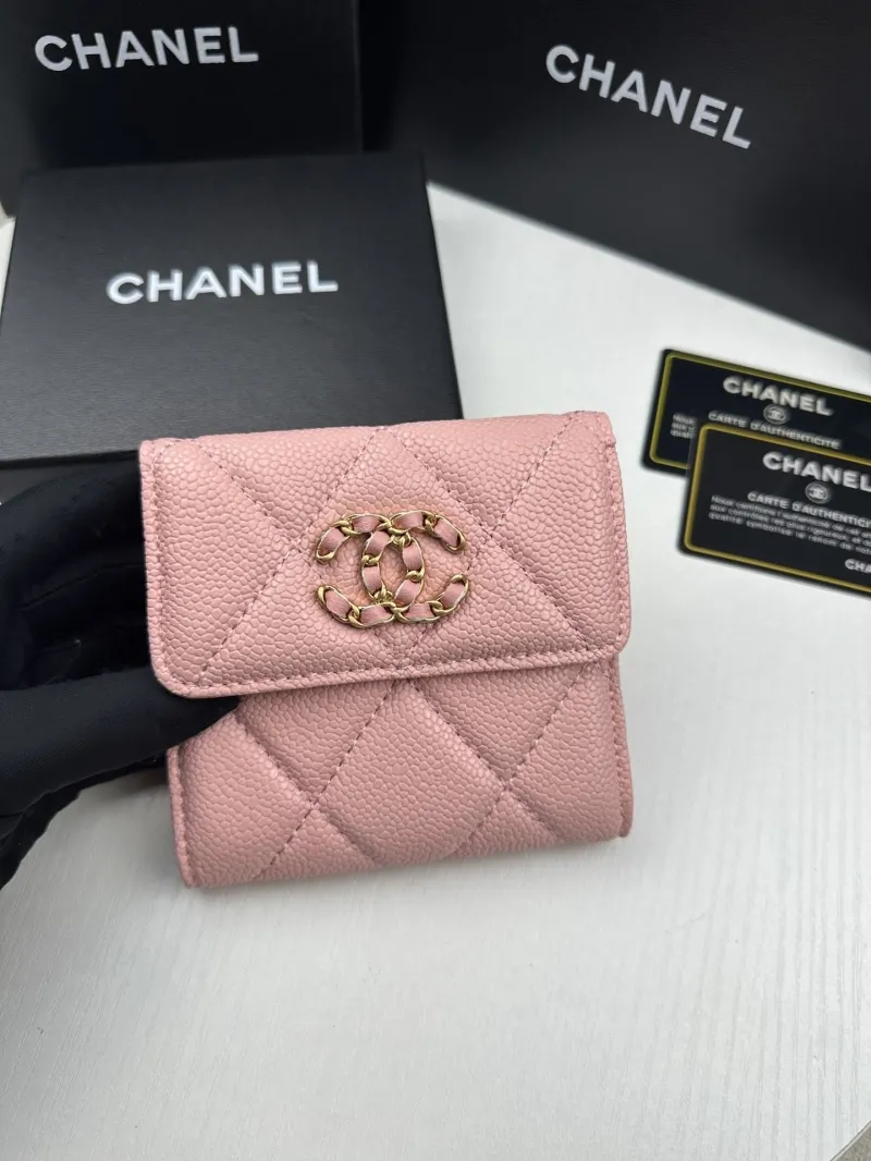 Alternative view of Chanel Wallets-444