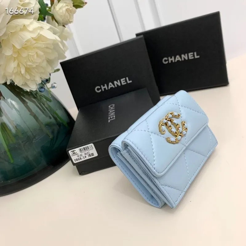 Alternative view of Chanel Wallets-450