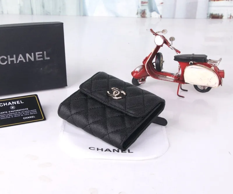 Alternative view of Chanel Wallets-472