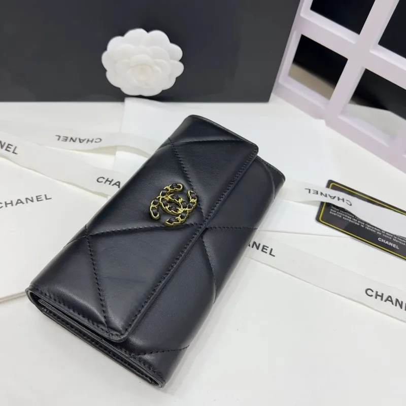 Alternative view of Chanel Wallets-493