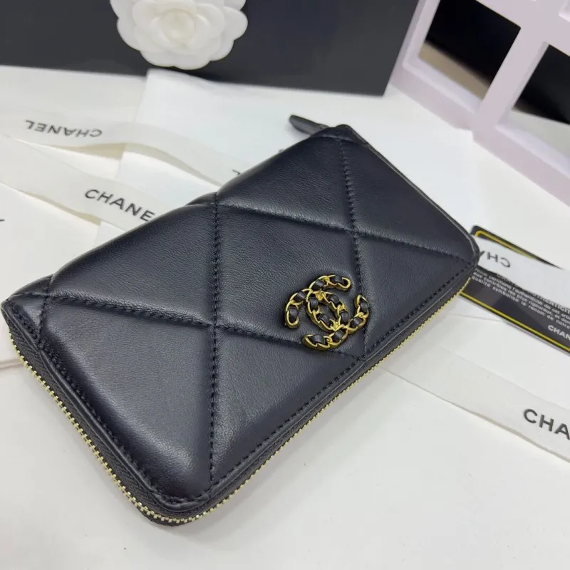 Alternative view of Chanel Wallets-494