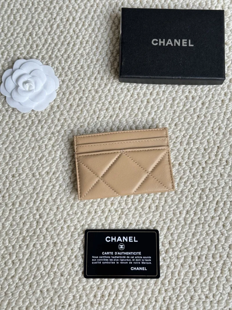 Alternative view of Chanel Wallets-513