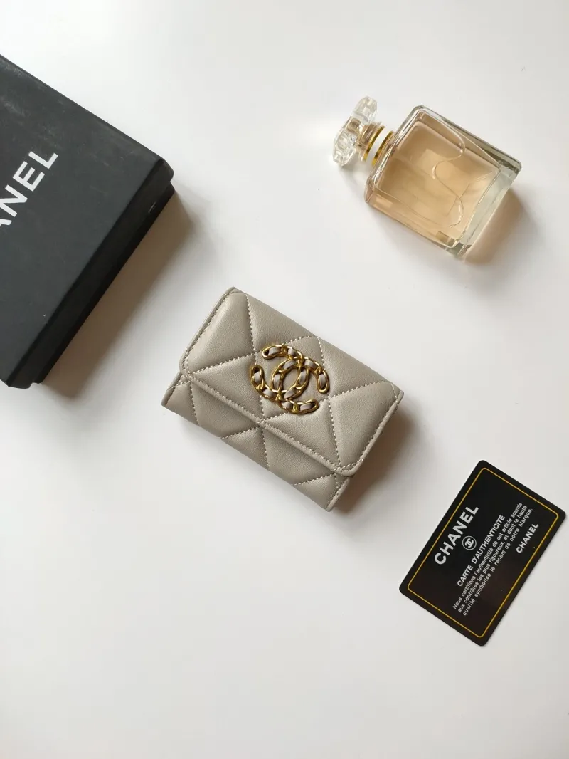 Alternative view of Chanel Wallets-538