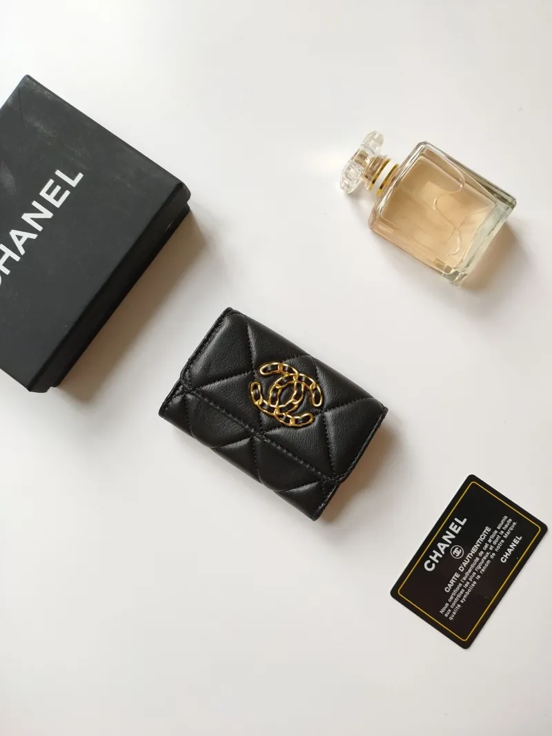 Alternative view of Chanel Wallets-539