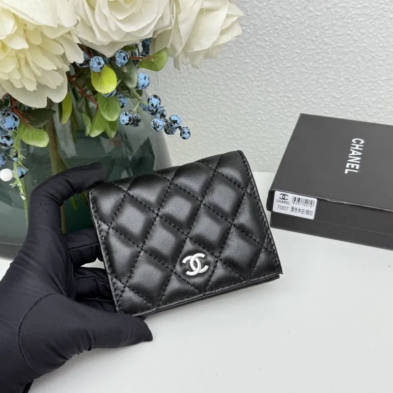 Alternative view of Chanel Wallets-560