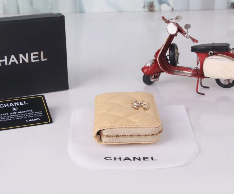 Alternative view of Chanel Wallets-592