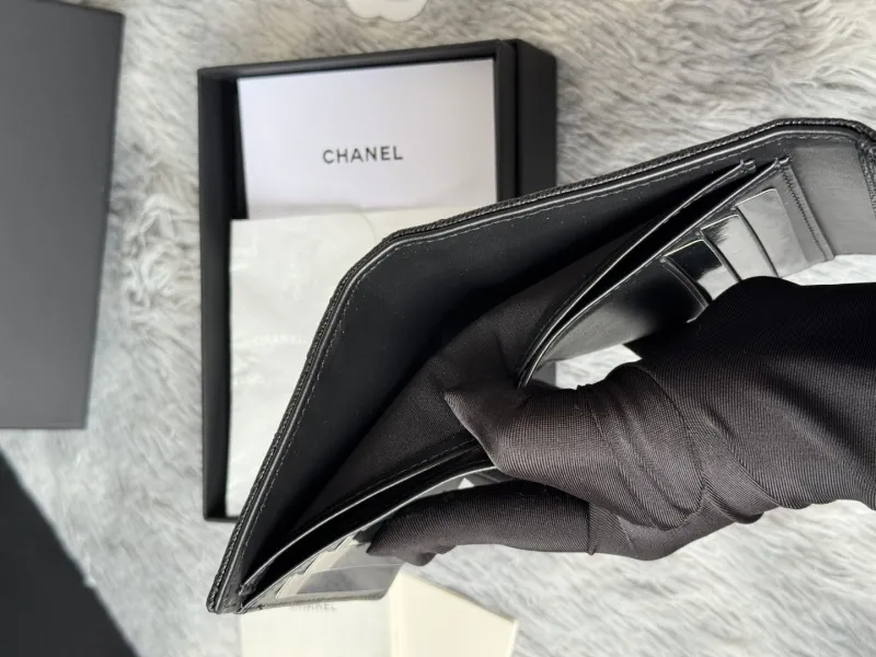 Alternative view of Chanel Wallets-626