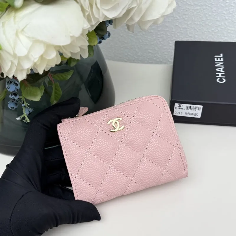 Alternative view of Chanel Wallets-670