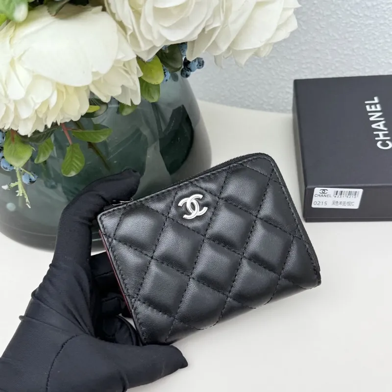 Alternative view of Chanel Wallets-672