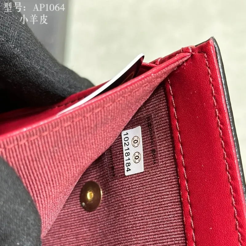 Alternative view of Chanel Wallets-690