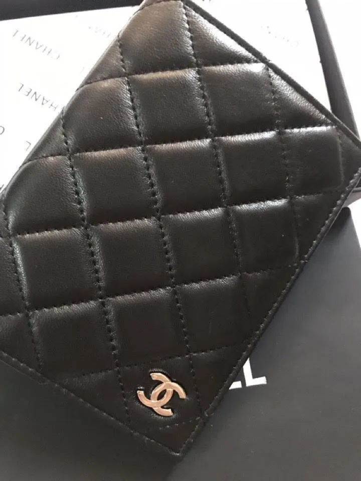 Alternative view of Chanel Wallets-695