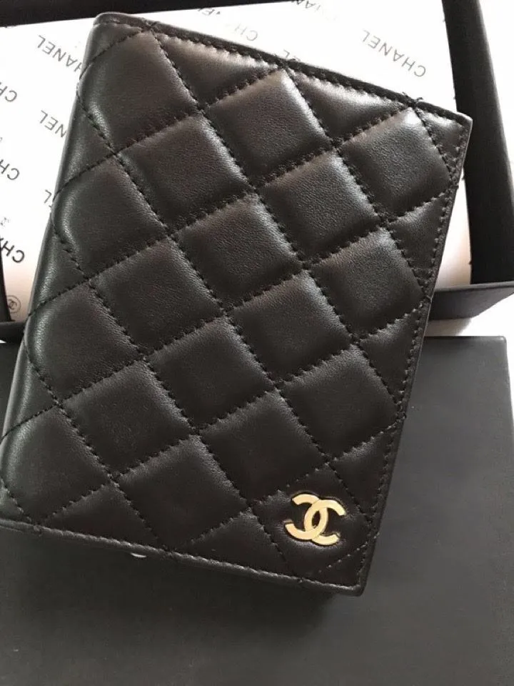 Alternative view of Chanel Wallets-696