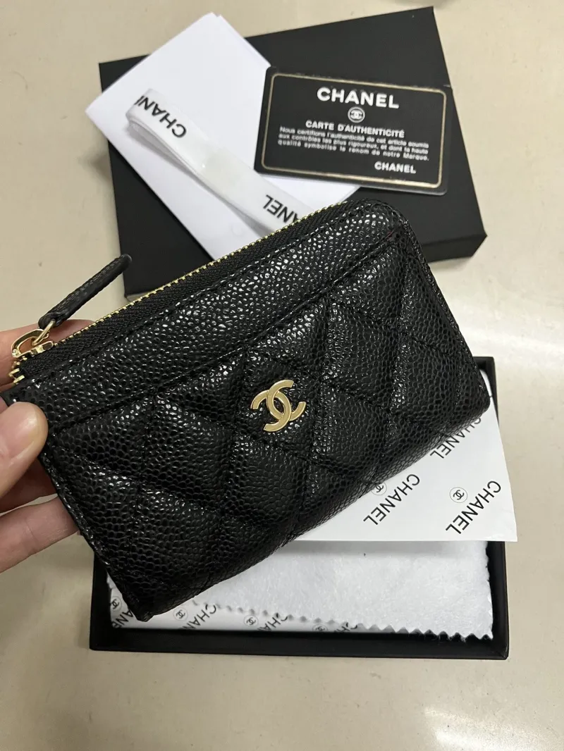Alternative view of Chanel Wallets-700