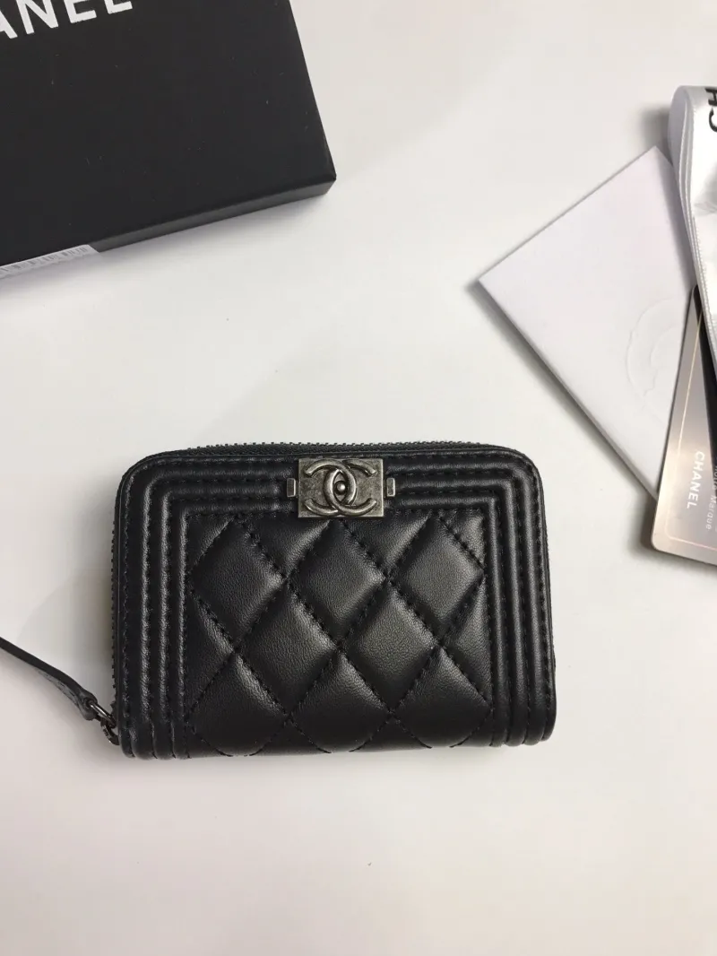 Alternative view of Chanel Wallets-704