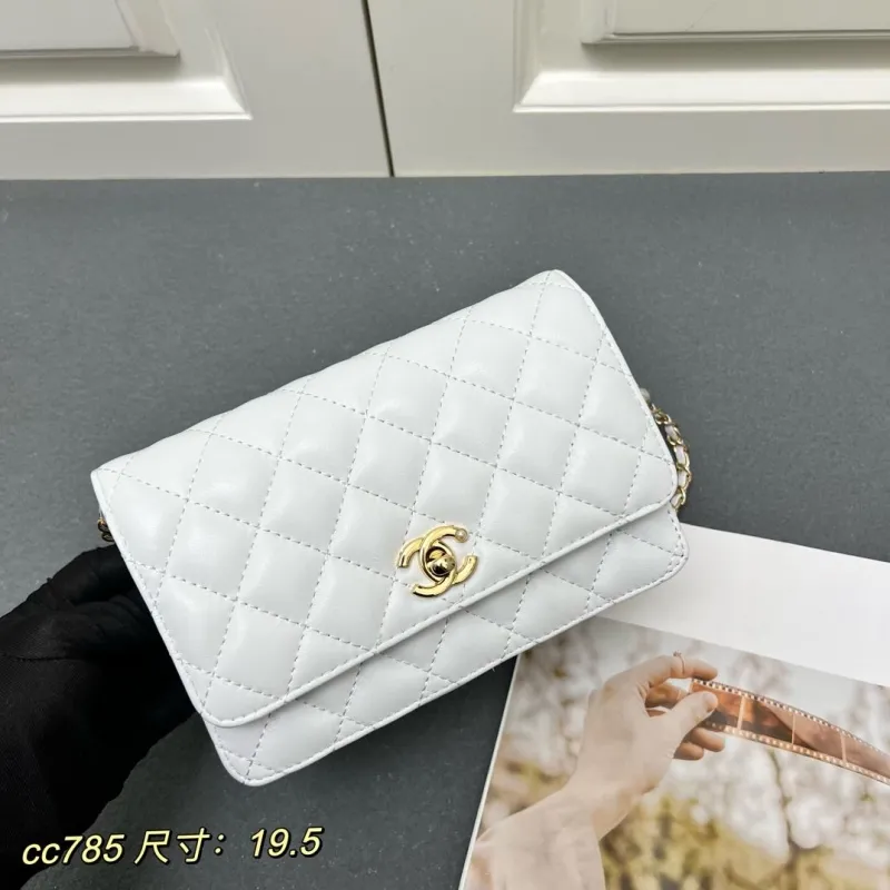 Alternative view of Chanel Wallets-739