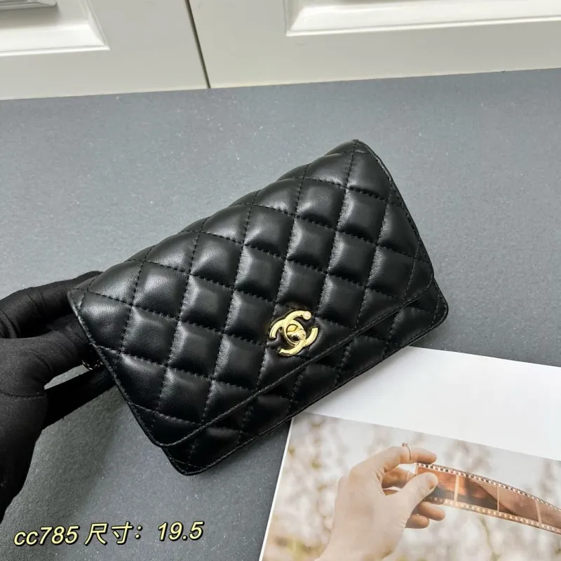 Alternative view of Chanel Wallets-742