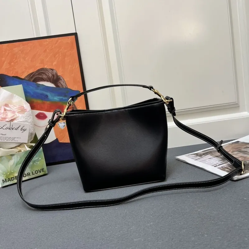 Alternative view of Gucci Bucket Bags-12