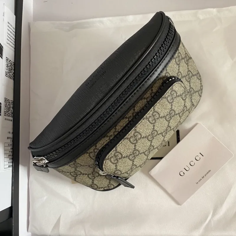 Gucci Cosmetic Bags-9