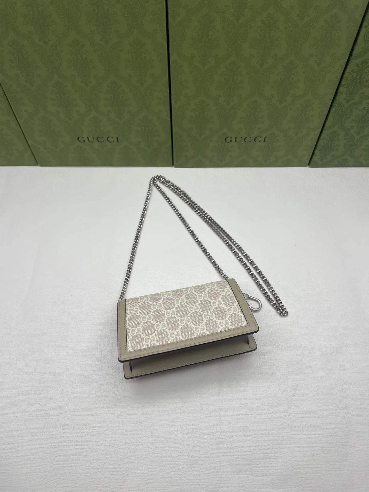 Alternative view of Gucci Satchel Bags-32