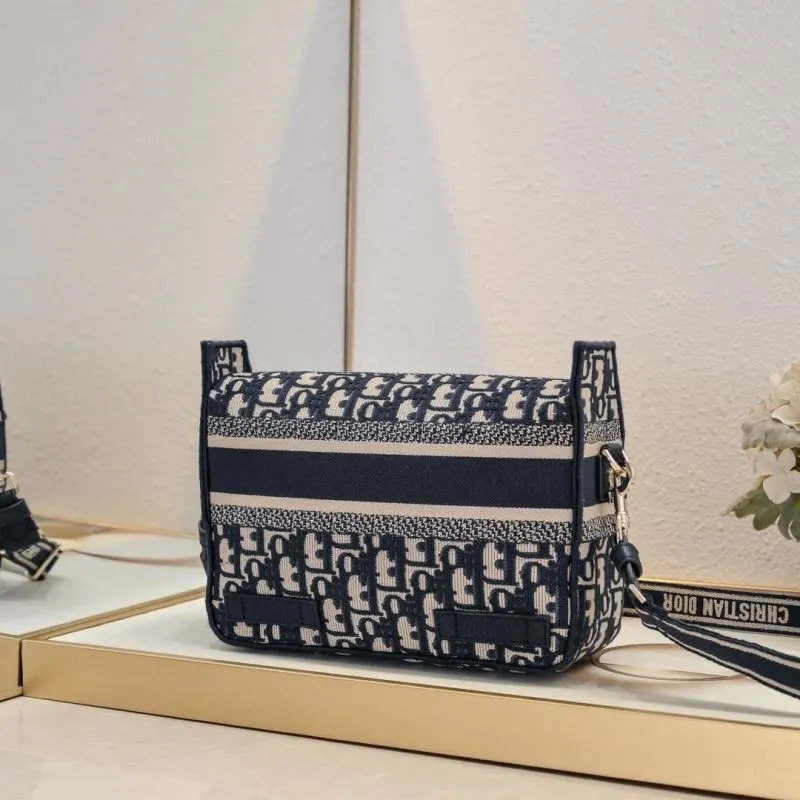 Gucci Satchel Bags-139 - Image 3