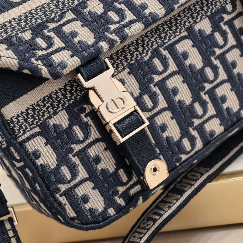Gucci Satchel Bags-139 - Image 4