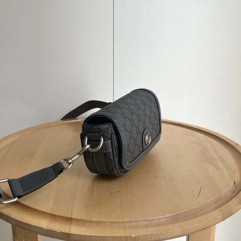 Alternative view of Gucci Satchel Bags-444