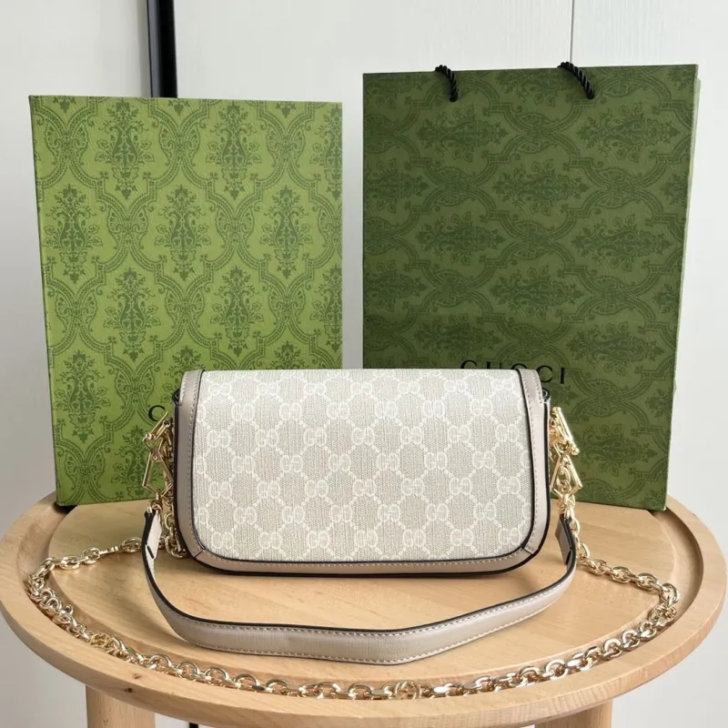 Alternative view of Gucci Satchel Bags-822