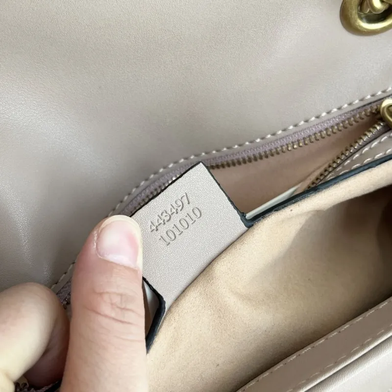 Alternative view of Gucci Satchel Bags-833