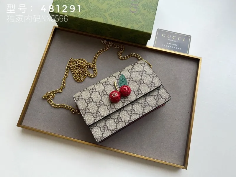 Gucci Satchel Bags-915