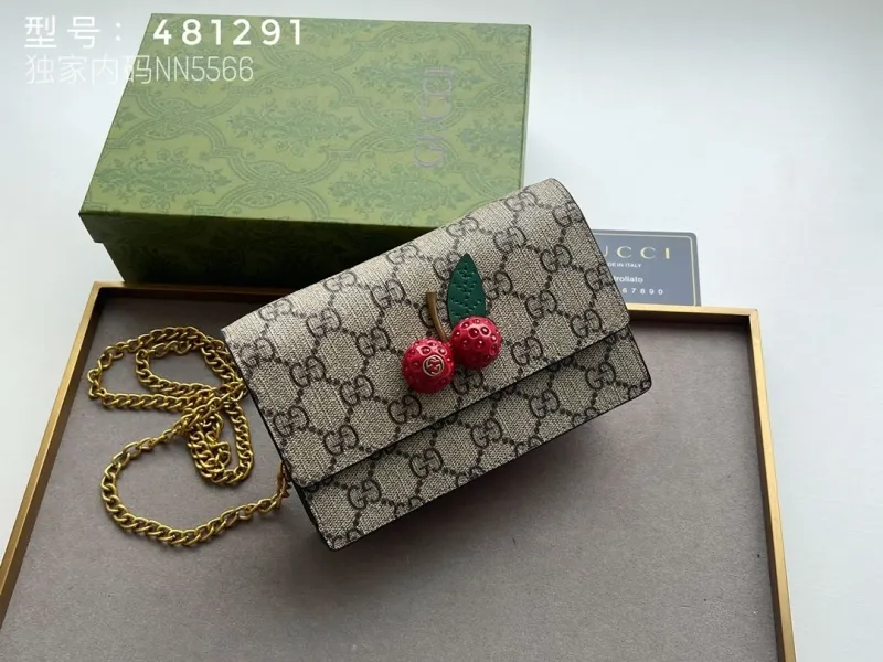 Alternative view of Gucci Satchel Bags-915