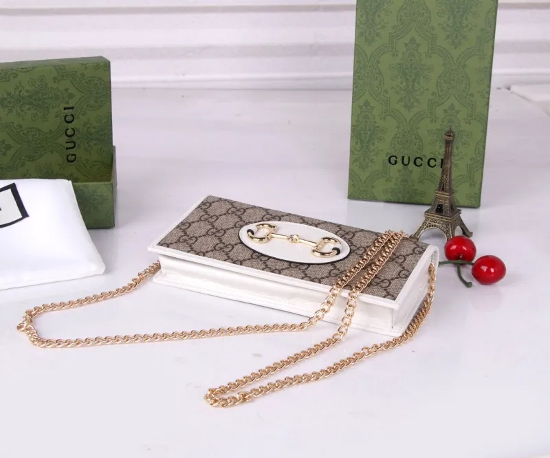 Alternative view of Gucci Satchel Bags-929