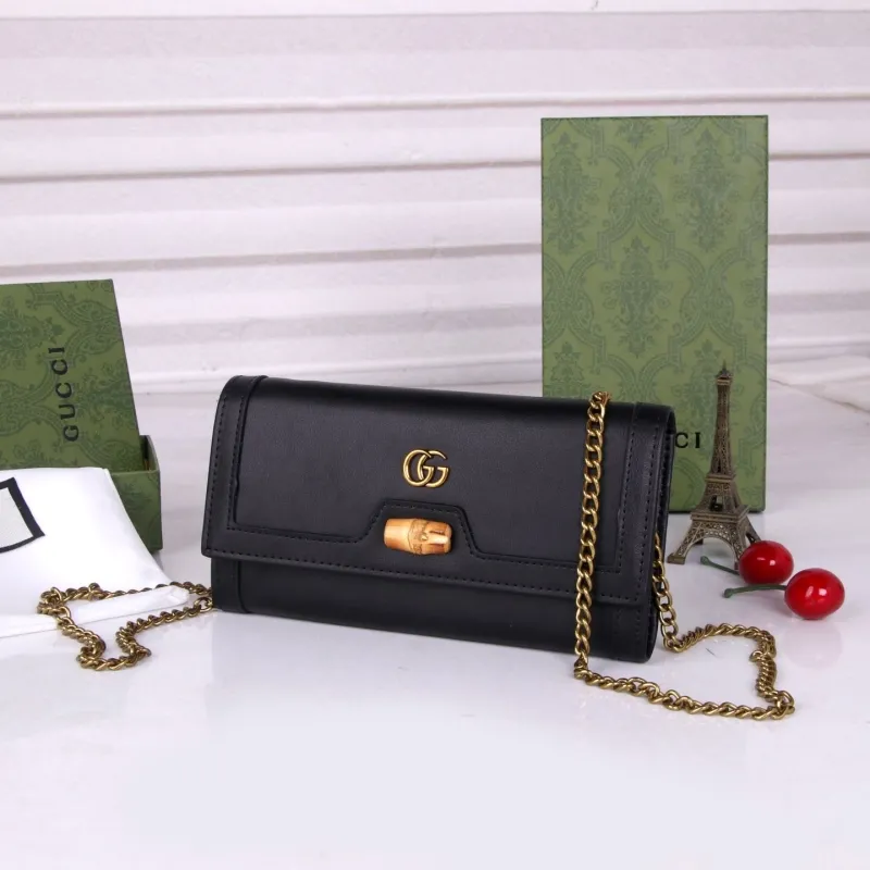 Alternative view of Gucci Satchel Bags-933