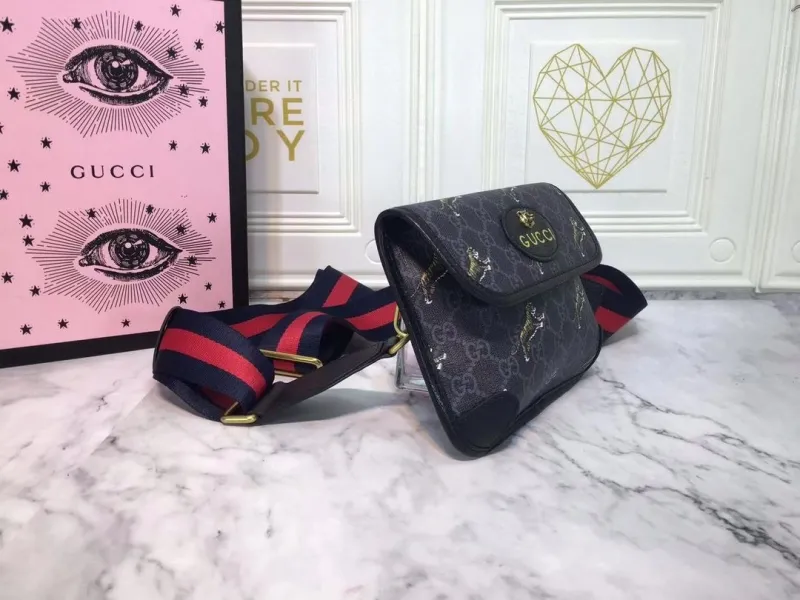 Alternative view of Gucci Satchel Bags-986
