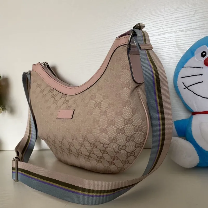 Alternative view of Gucci Satchel Bags-988