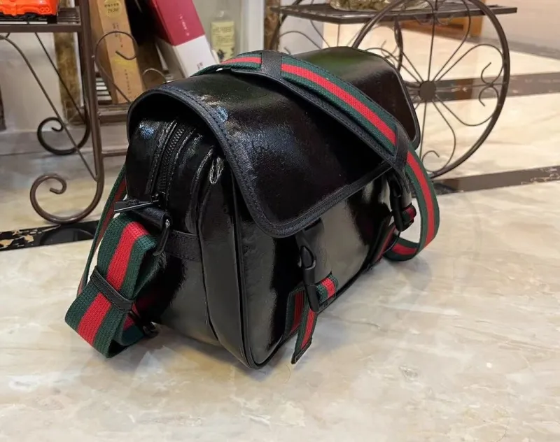 Alternative view of Gucci Satchel Bags-993