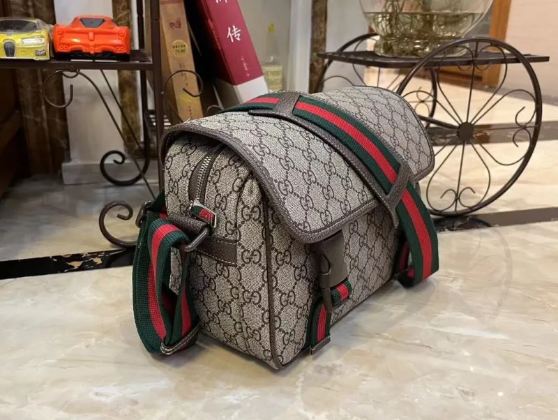 Alternative view of Gucci Satchel Bags-994