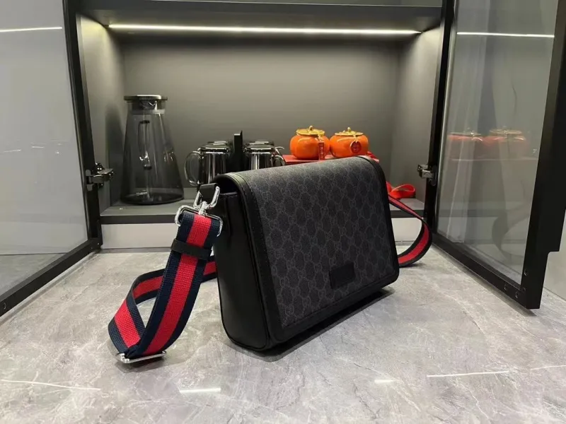 Alternative view of Gucci Satchel Bags-1028