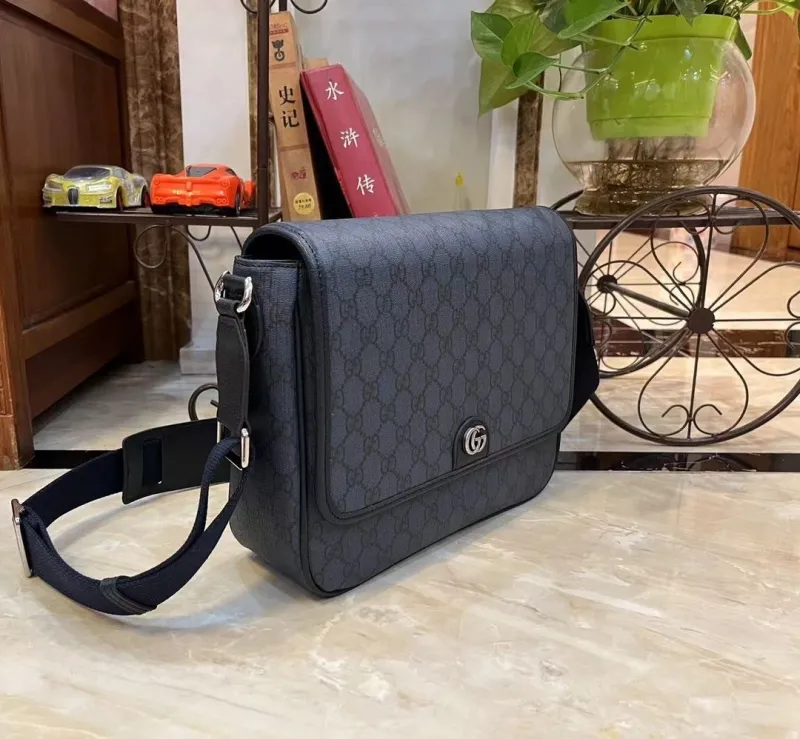 Alternative view of Gucci Satchel Bags-1144