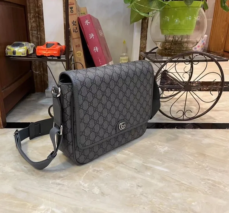 Alternative view of Gucci Satchel Bags-1145