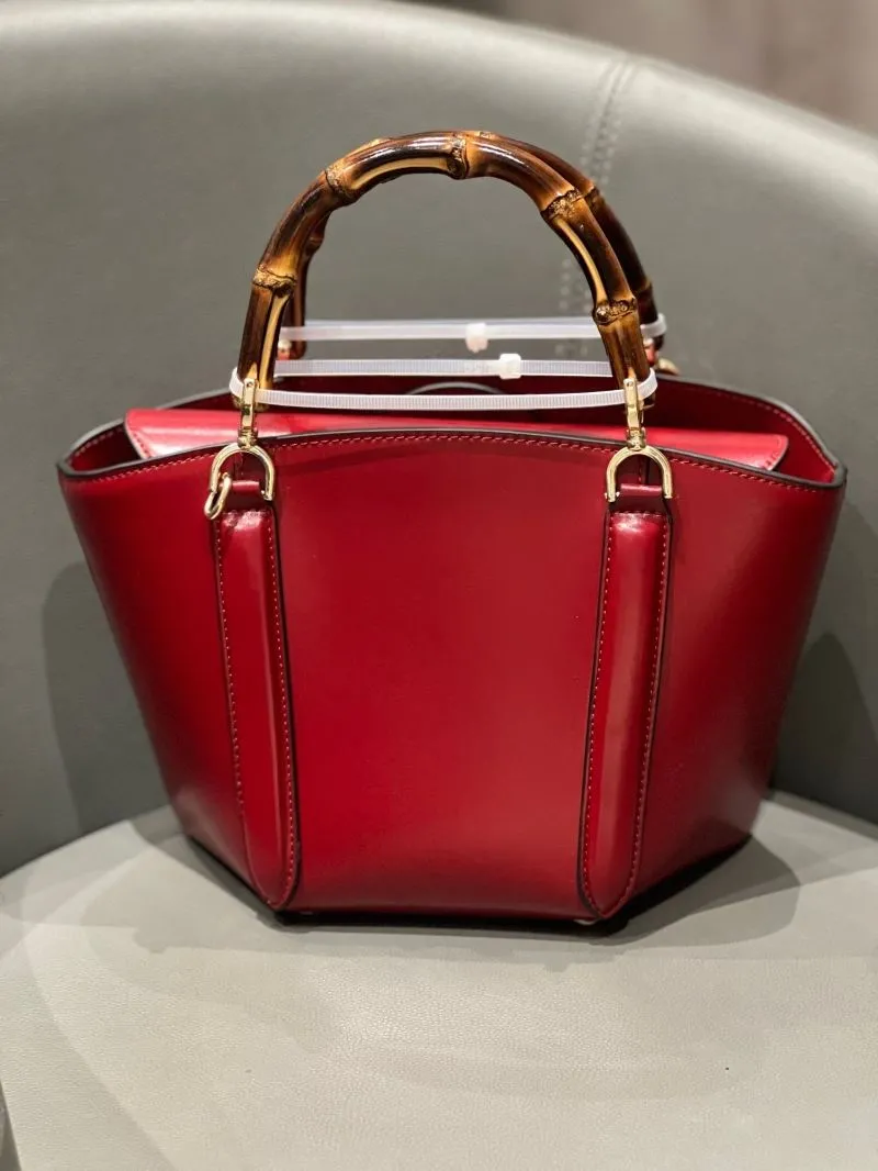 Alternative view of Gucci Shopping Bags-15