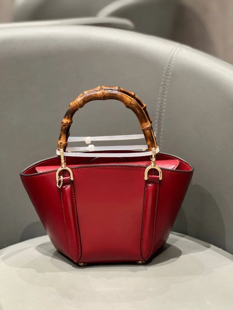 Alternative view of Gucci Shopping Bags-16
