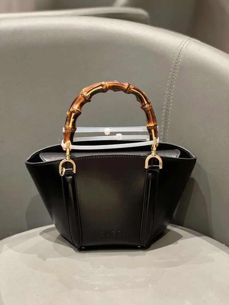 Alternative view of Gucci Shopping Bags-17